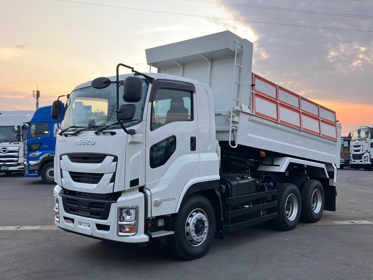 いすゞ ギガ 2PG-CXZ77CT(6x4)の写真1