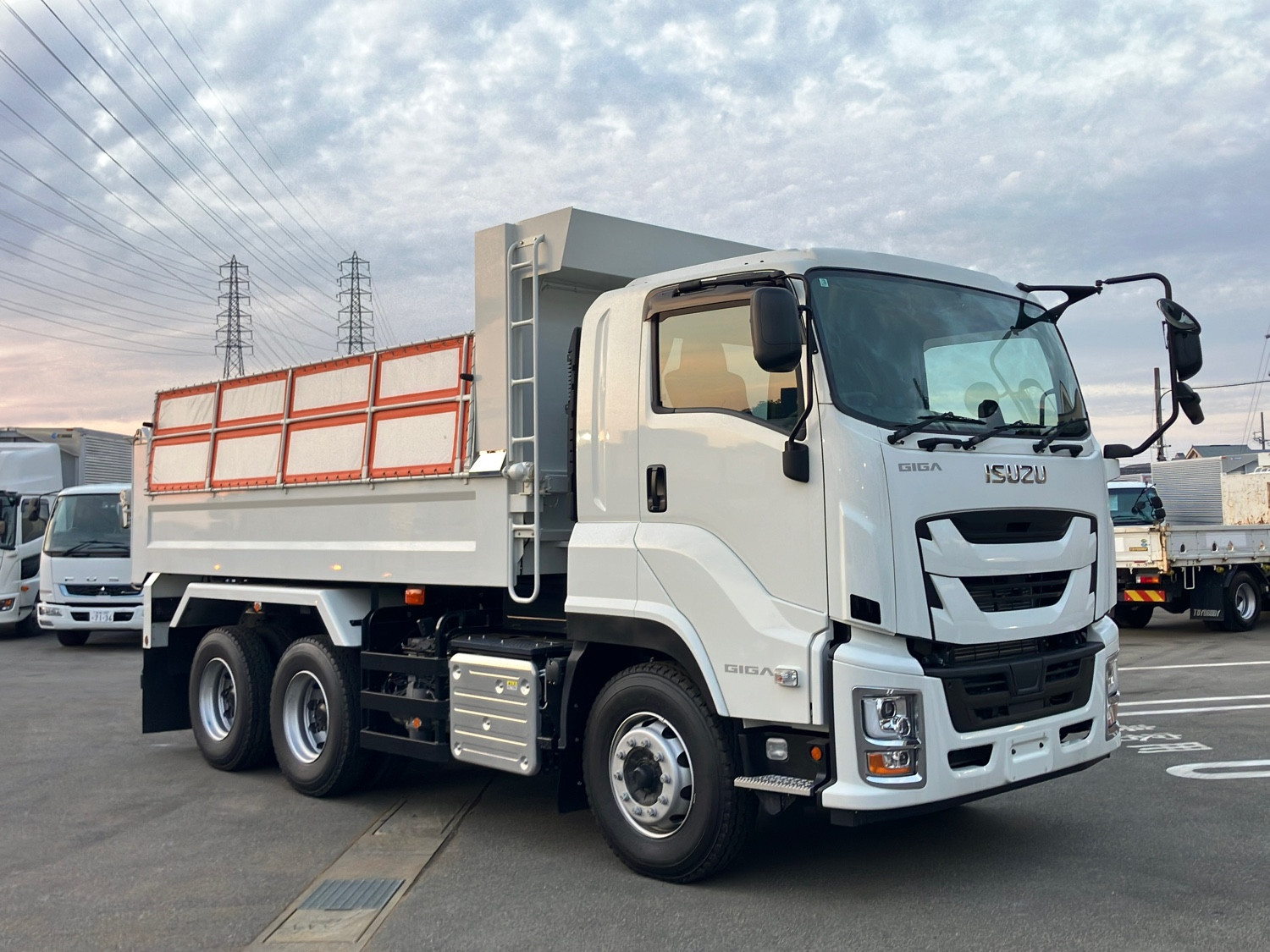 いすゞ ギガ 2PG-CXZ77CT(6x4)の写真2