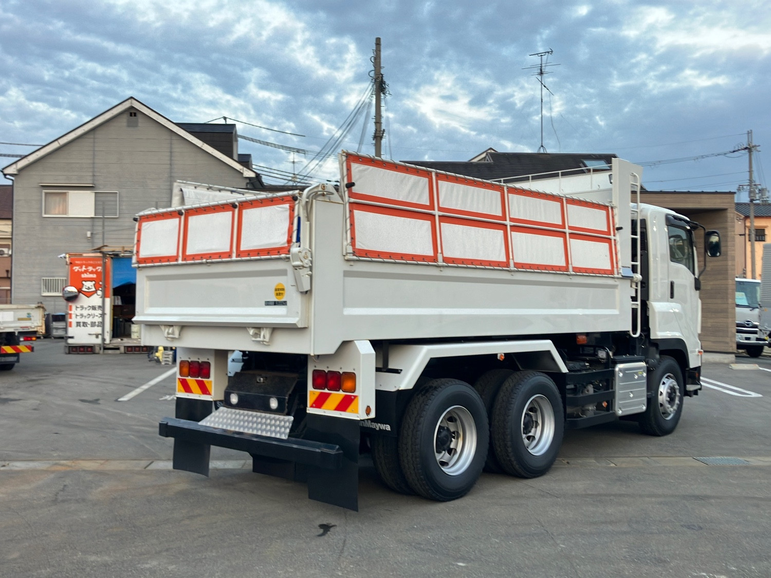 いすゞ ギガ 2PG-CXZ77CT(6x4)の写真3