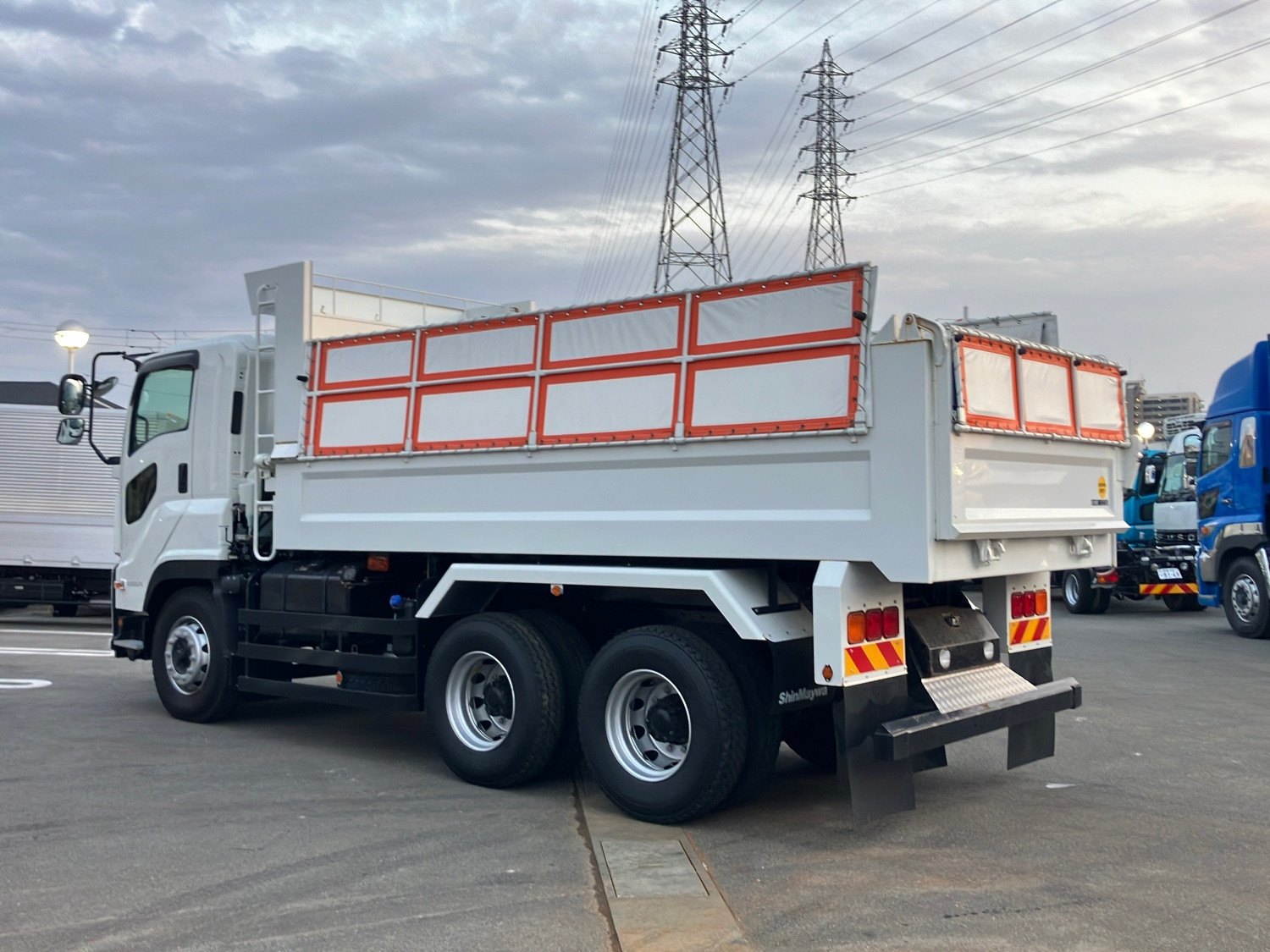 いすゞ ギガ 2PG-CXZ77CT(6x4)の写真4