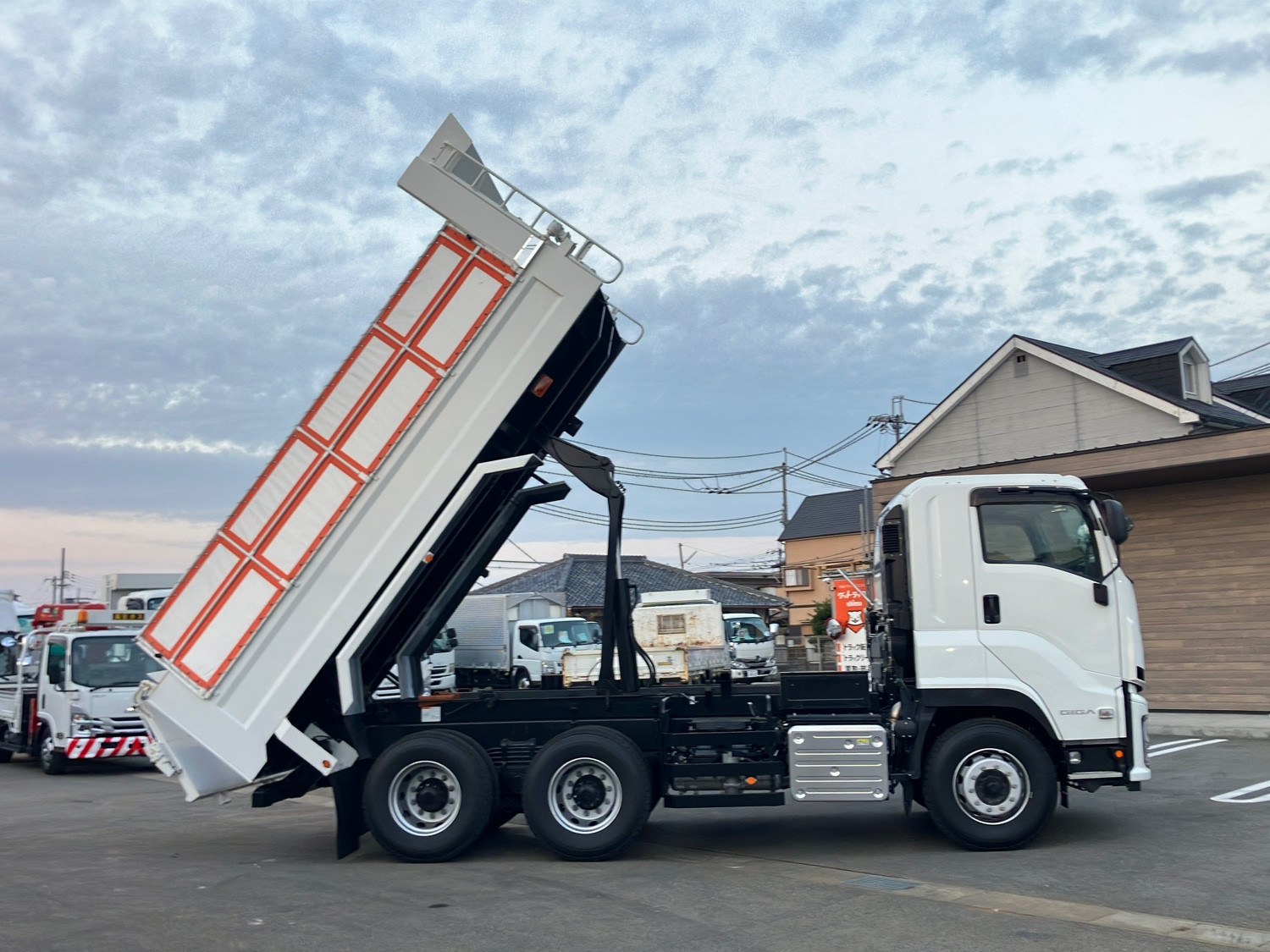 いすゞ ギガ 2PG-CXZ77CT(6x4)の写真6