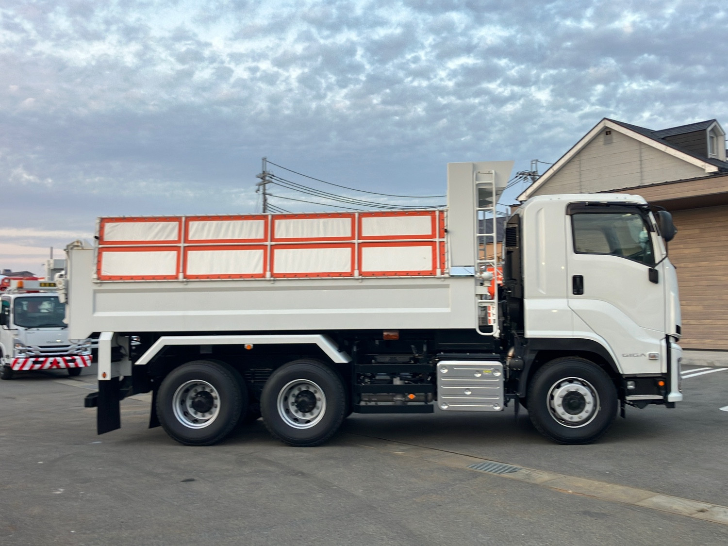 いすゞ ギガ 2PG-CXZ77CT(6x4)の写真8