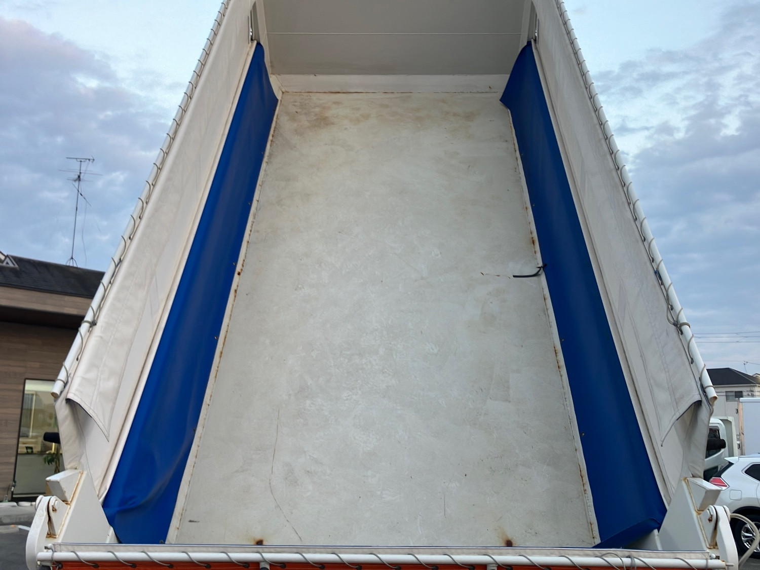 いすゞ ギガ 2PG-CXZ77CT(6x4)の写真11