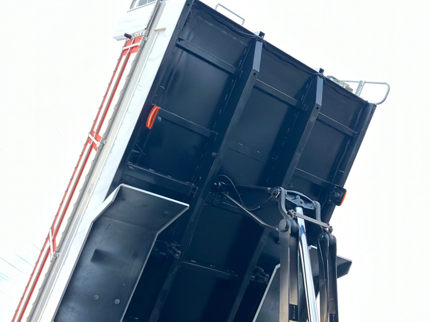 いすゞ ギガ 2PG-CXZ77CT(6x4)の写真12