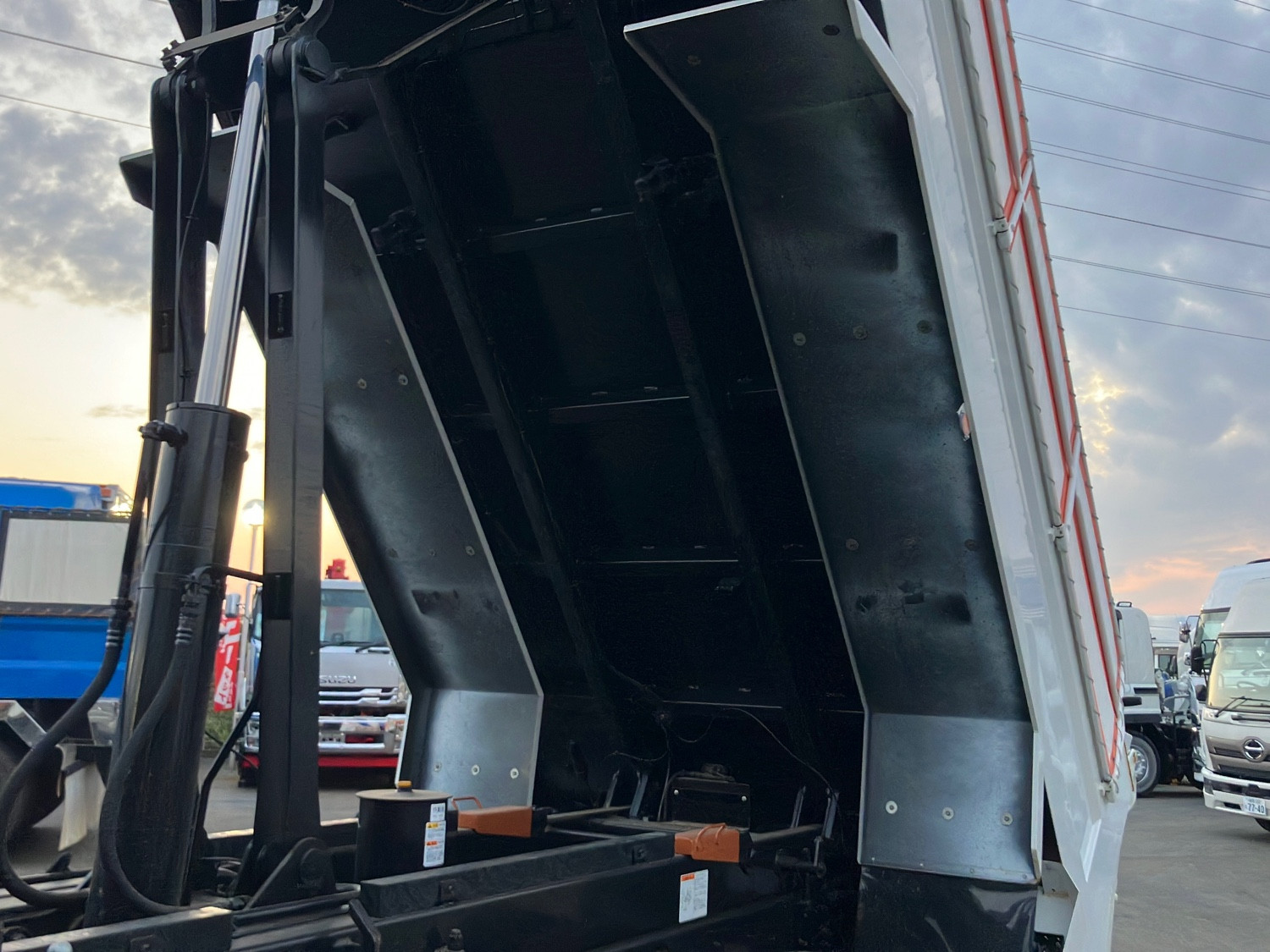 いすゞ ギガ 2PG-CXZ77CT(6x4)の写真13