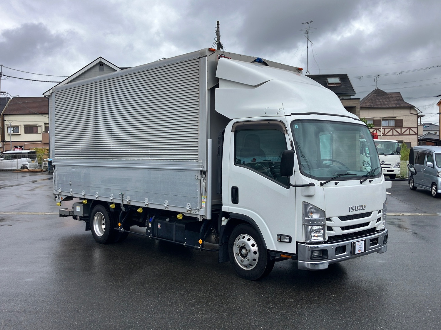 いすゞ エルフ 2RG-NPR88N(2WD)の写真2