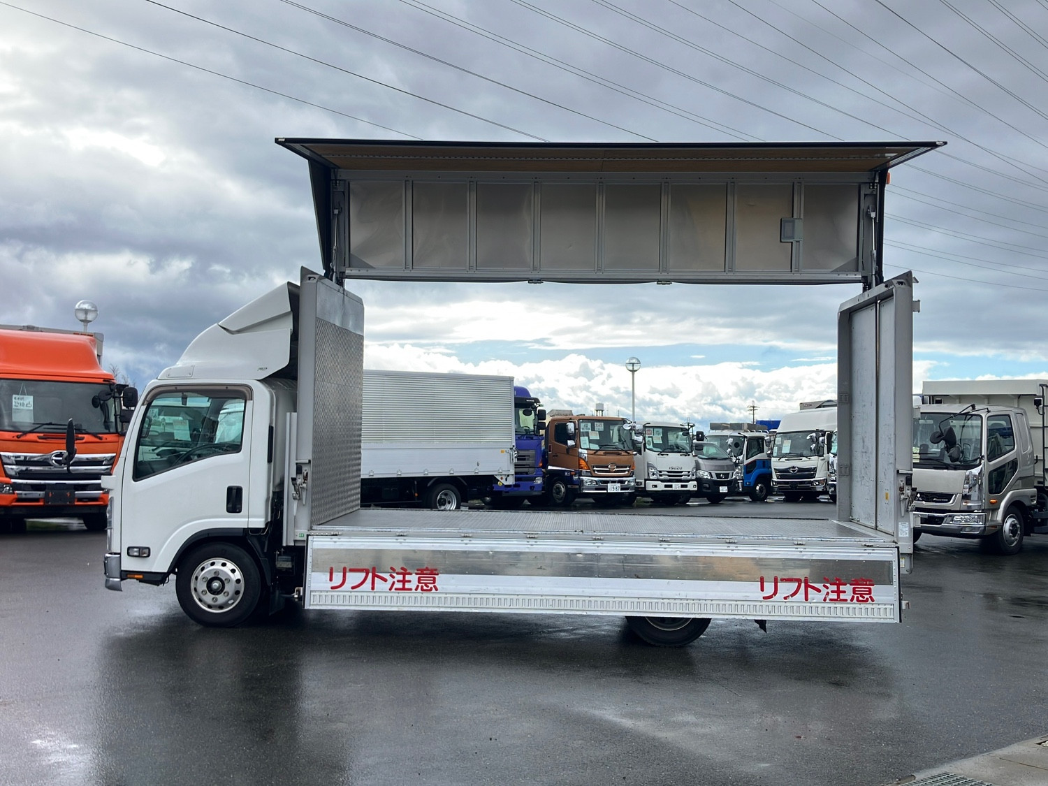 いすゞ エルフ 2RG-NPR88N(2WD)の写真5