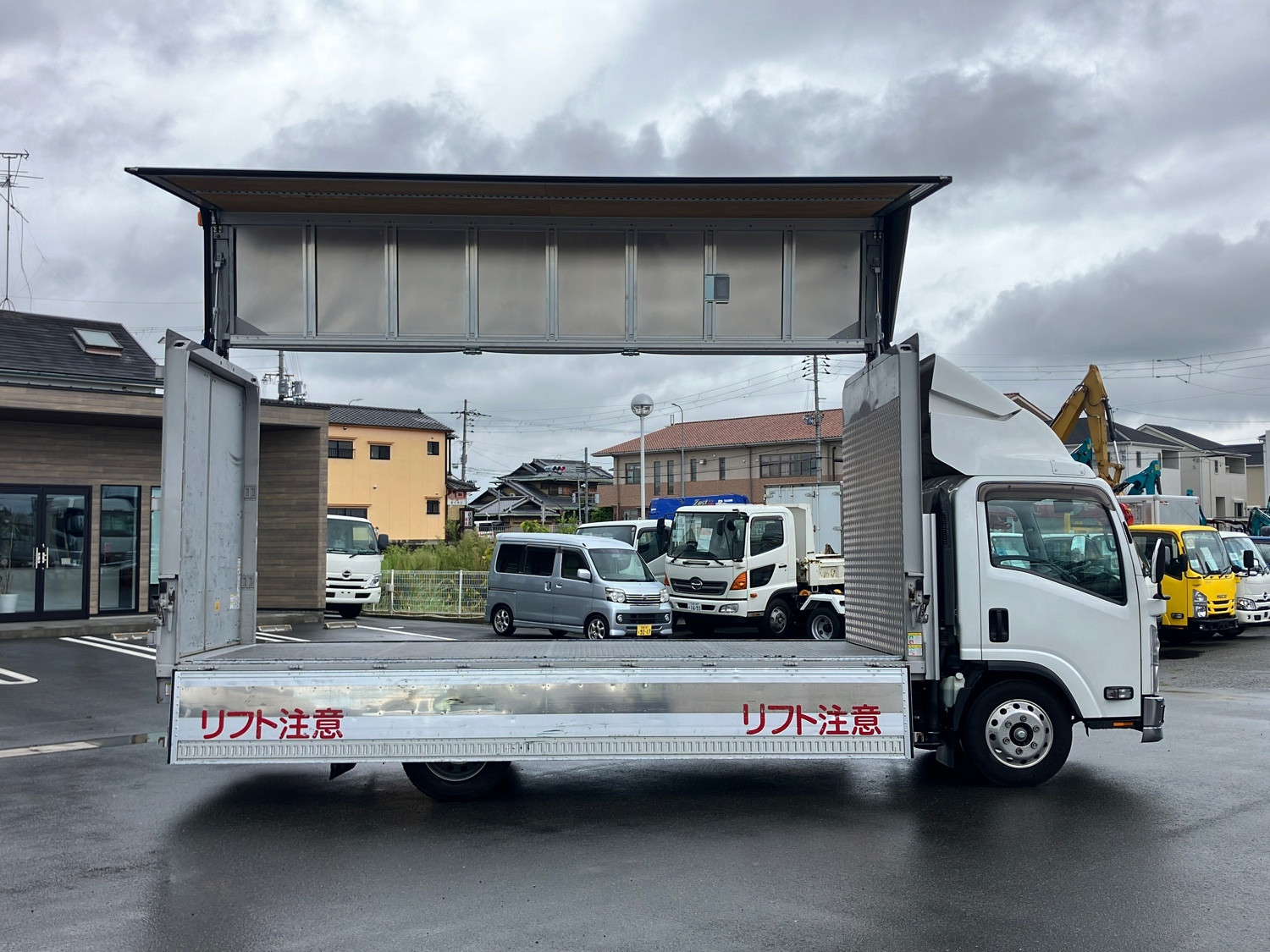 いすゞ エルフ 2RG-NPR88N(2WD)の写真6