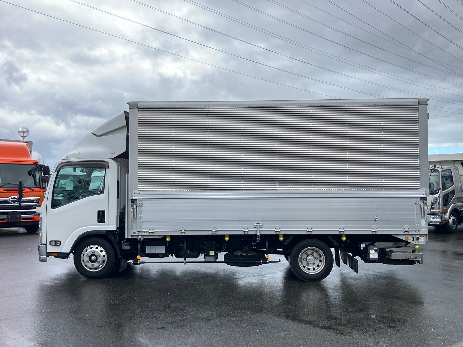 いすゞ エルフ 2RG-NPR88N(2WD)の写真7