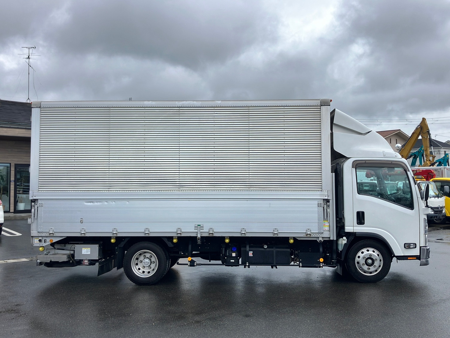 いすゞ エルフ 2RG-NPR88N(2WD)の写真8