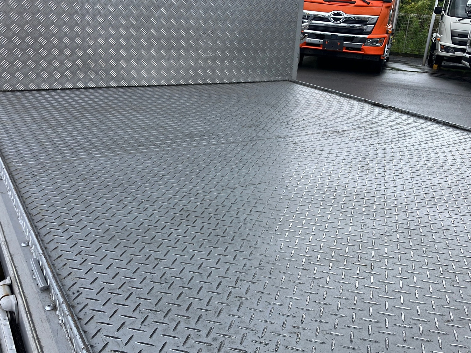 いすゞ エルフ 2RG-NPR88N(2WD)の写真11