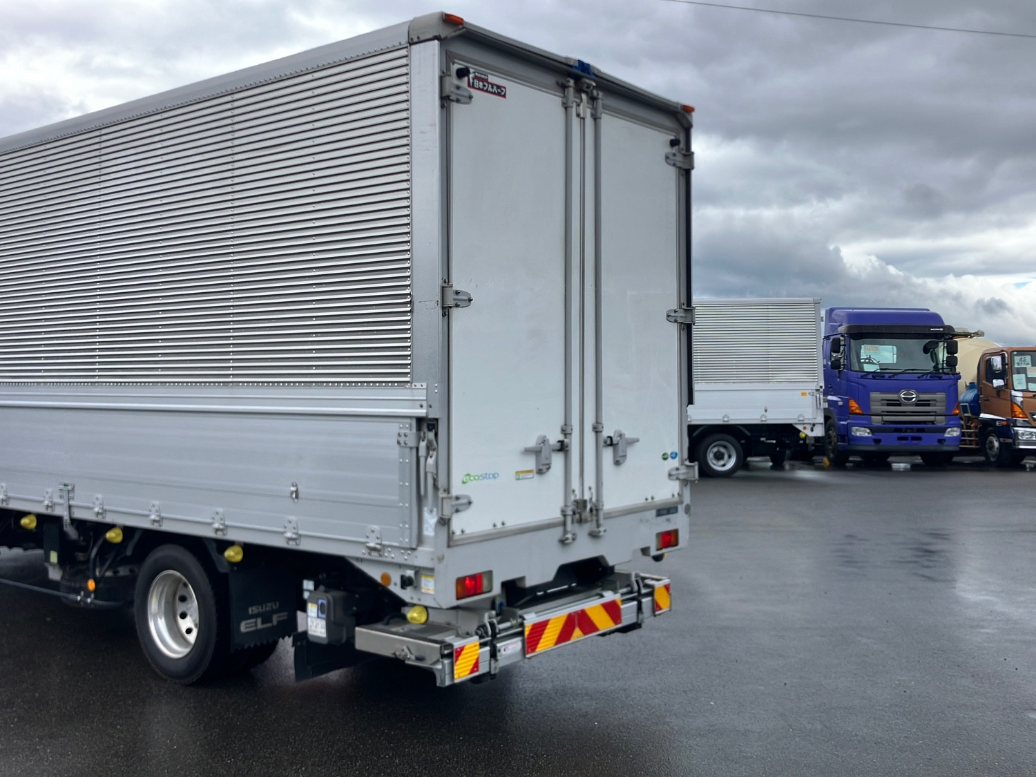 いすゞ エルフ 2RG-NPR88N(2WD)の写真14