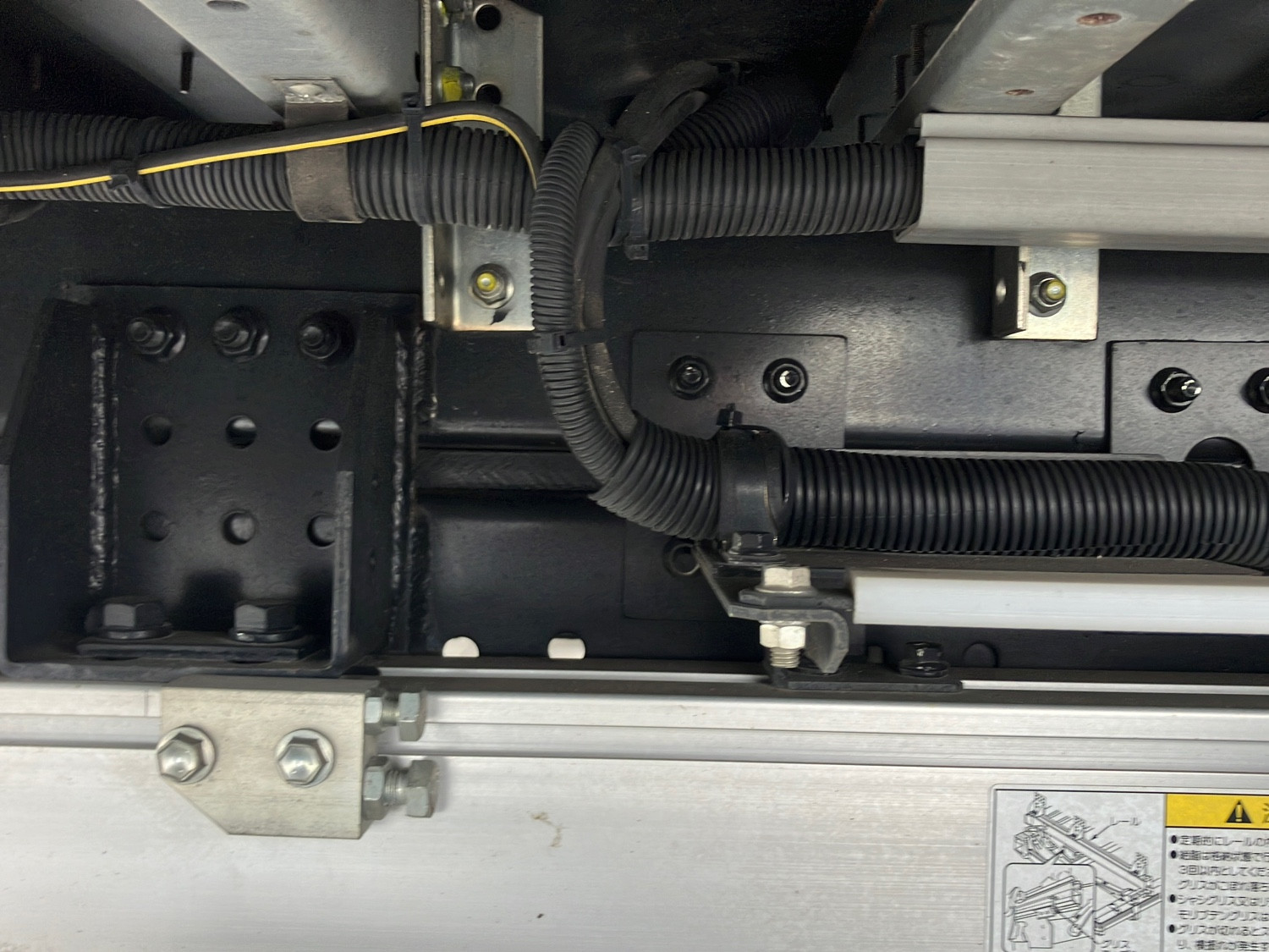 いすゞ エルフ 2RG-NPR88N(2WD)の写真17