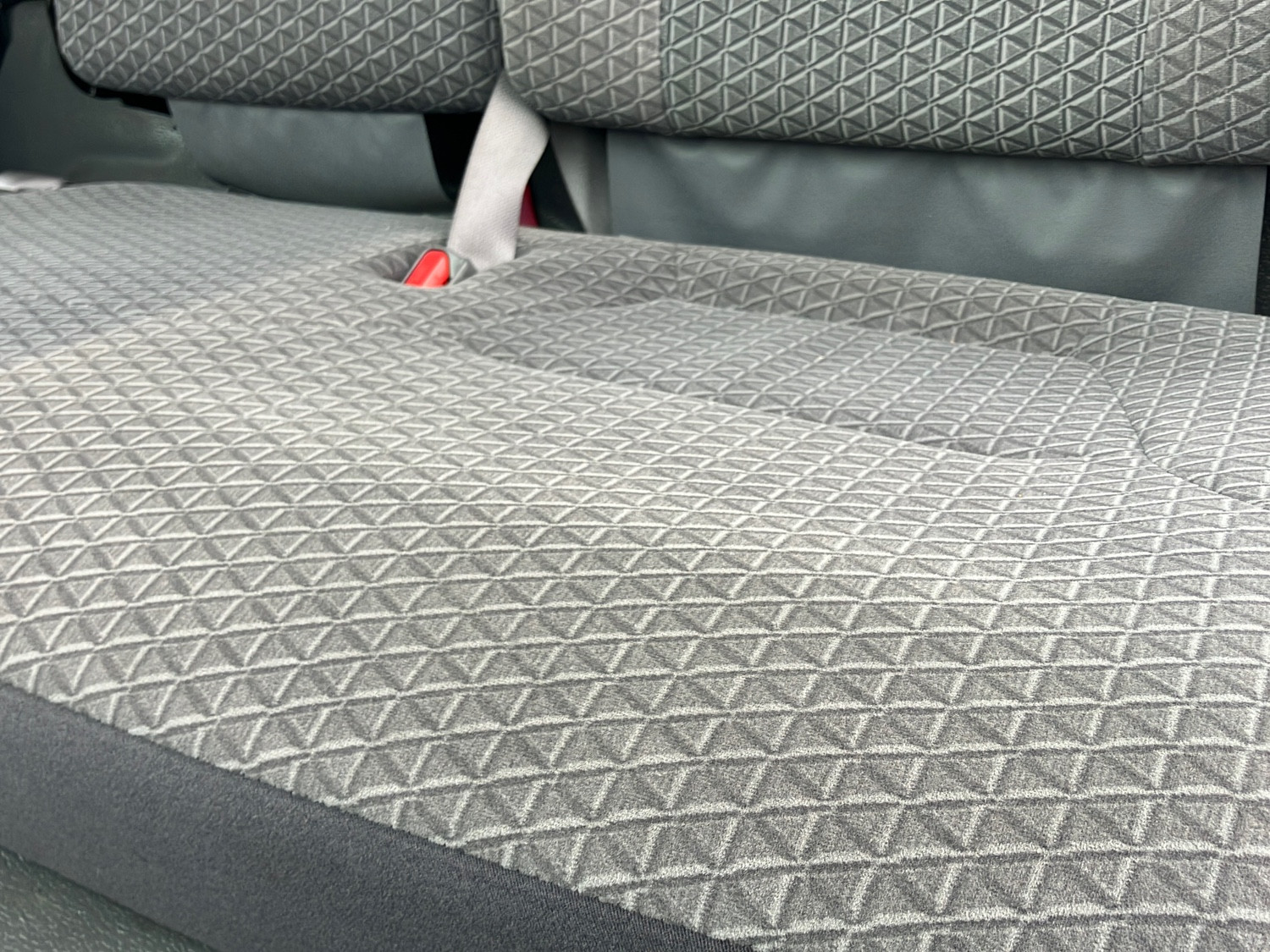 いすゞ エルフ 2RG-NPR88N(2WD)の写真22