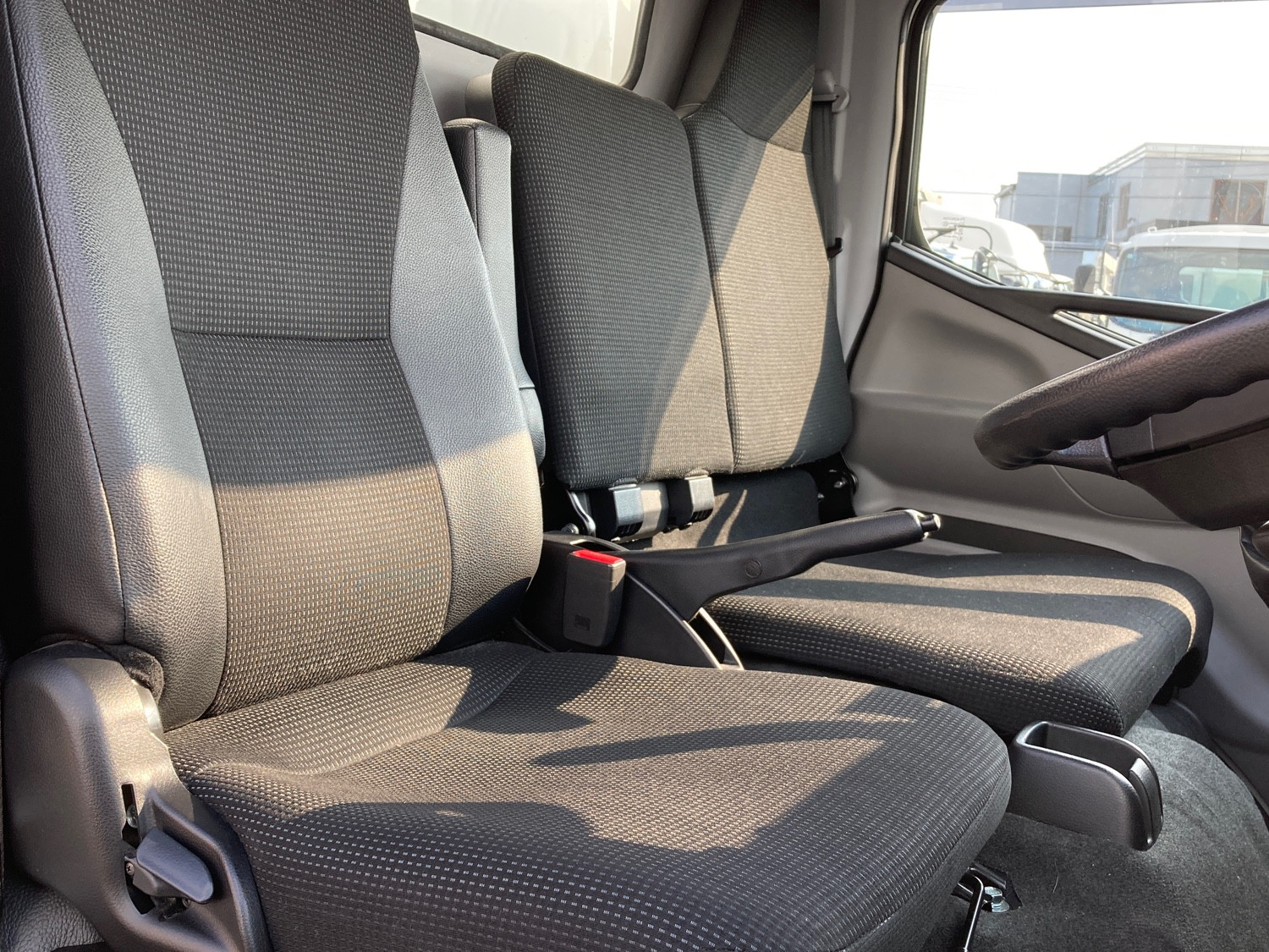 三菱 キャンター 2RG-FBAV0(2WD)の写真16