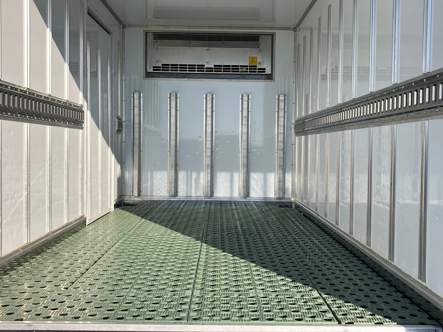 三菱 キャンター TPG-FBA50(2WD)の写真8