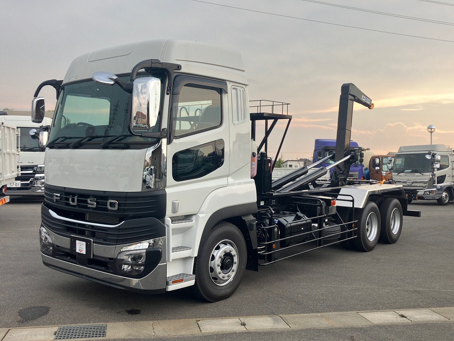 三菱 スーパーグレート 2PG-FV80HY(6x4)の写真1