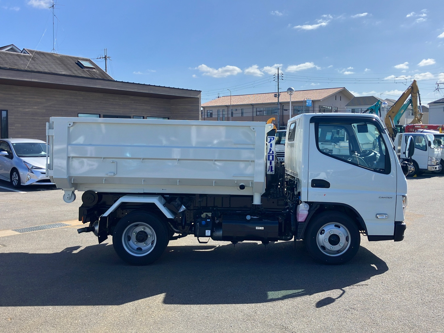 三菱 キャンター 2RG-FBAV0(2WD)の写真6