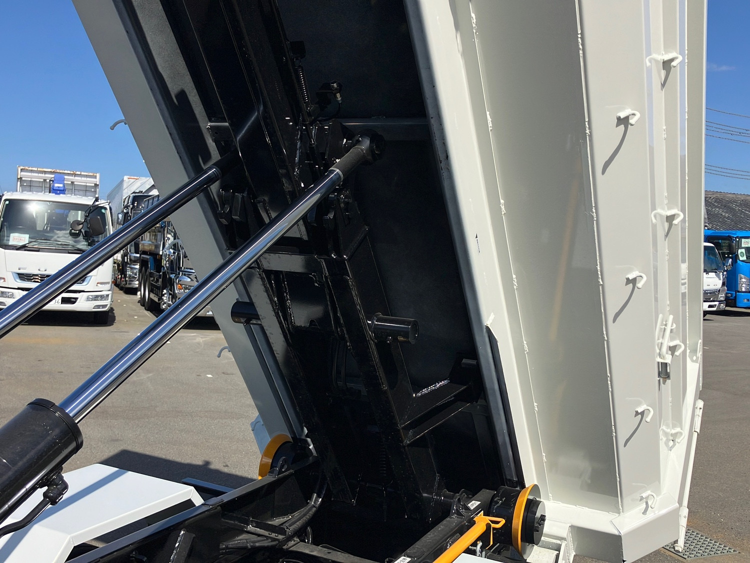 三菱 キャンター 2RG-FBAV0(2WD)の写真12