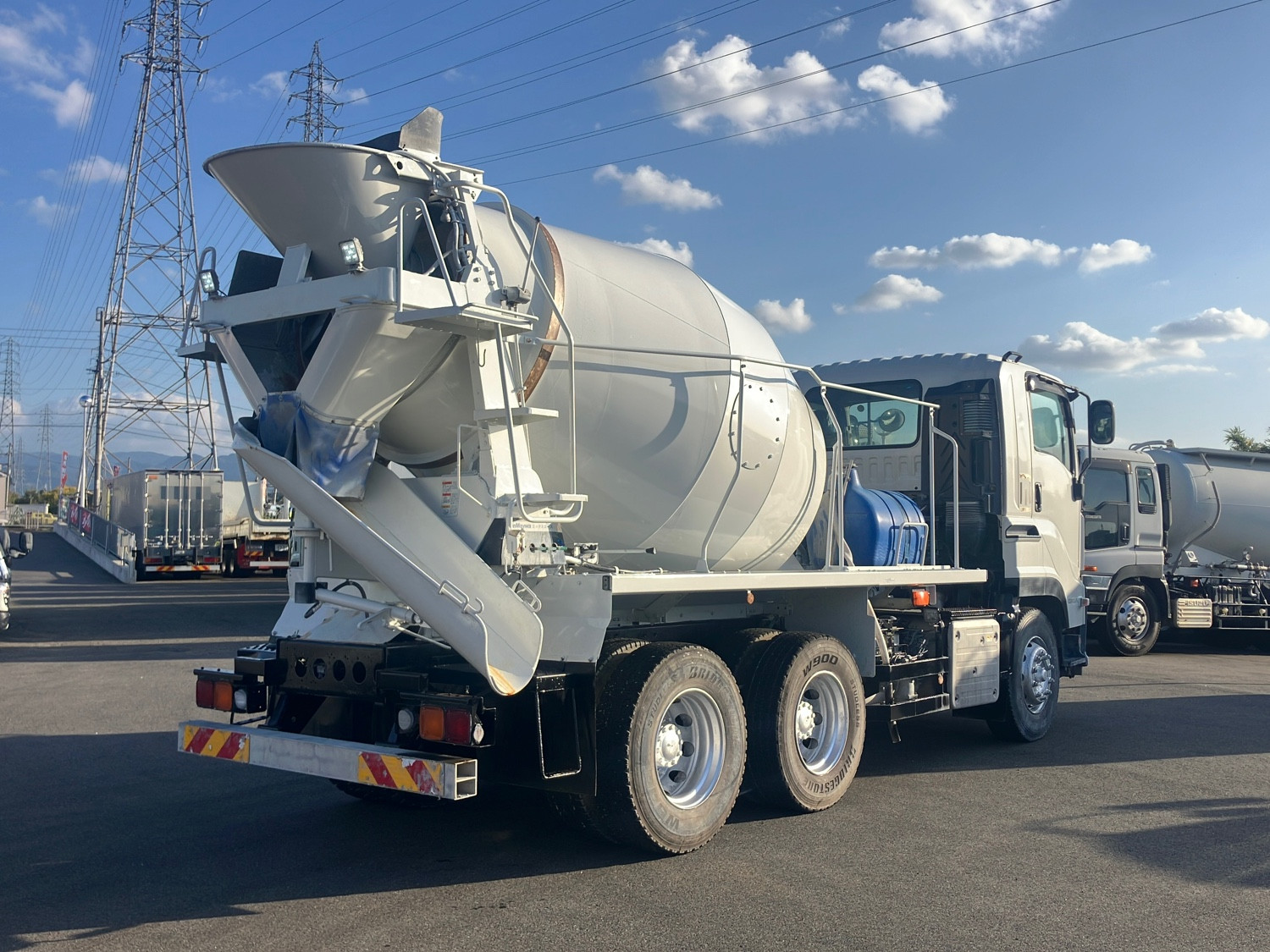 いすゞ ギガ 2KG-CXZ77CT(6x4)の写真3