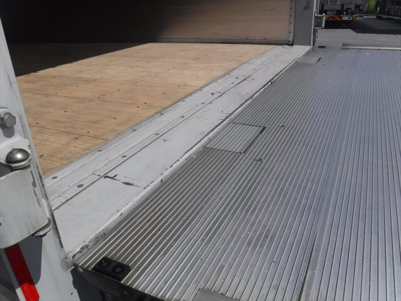 いすゞ フォワード 2RG-FRR90T2(2WD)の写真28