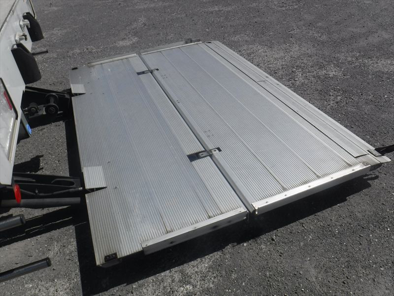 いすゞ フォワード 2RG-FRR90T2(2WD)の写真29