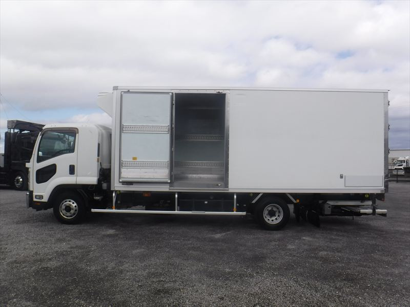 いすゞ フォワード TKG-FRR90T2(2WD)の写真11