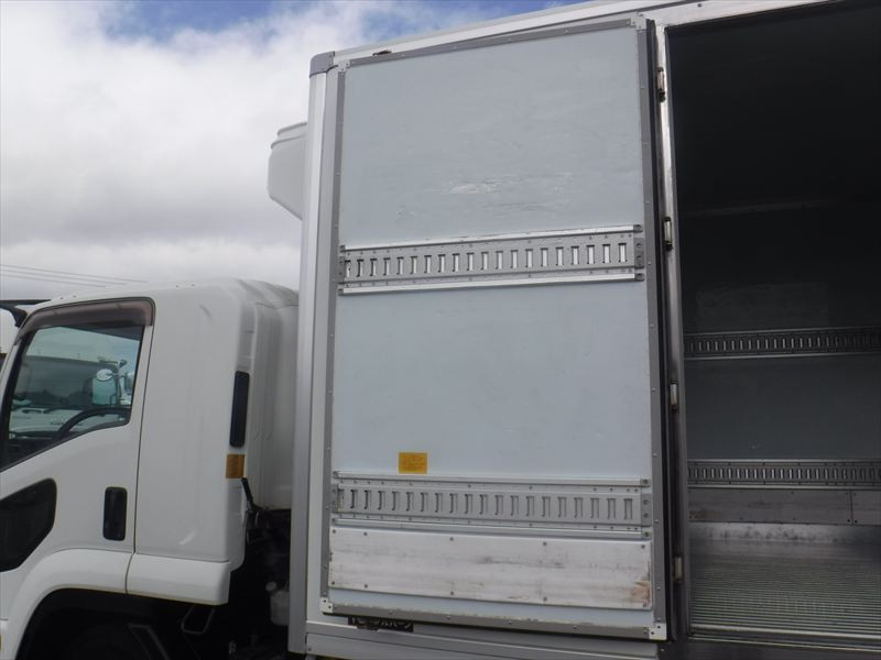 いすゞ フォワード TKG-FRR90T2(2WD)の写真12