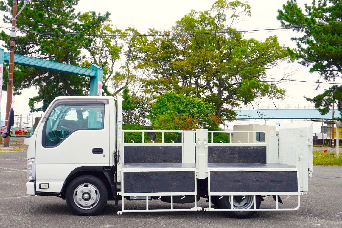 いすゞ エルフ TRG-NJR85A(2WD)の写真16