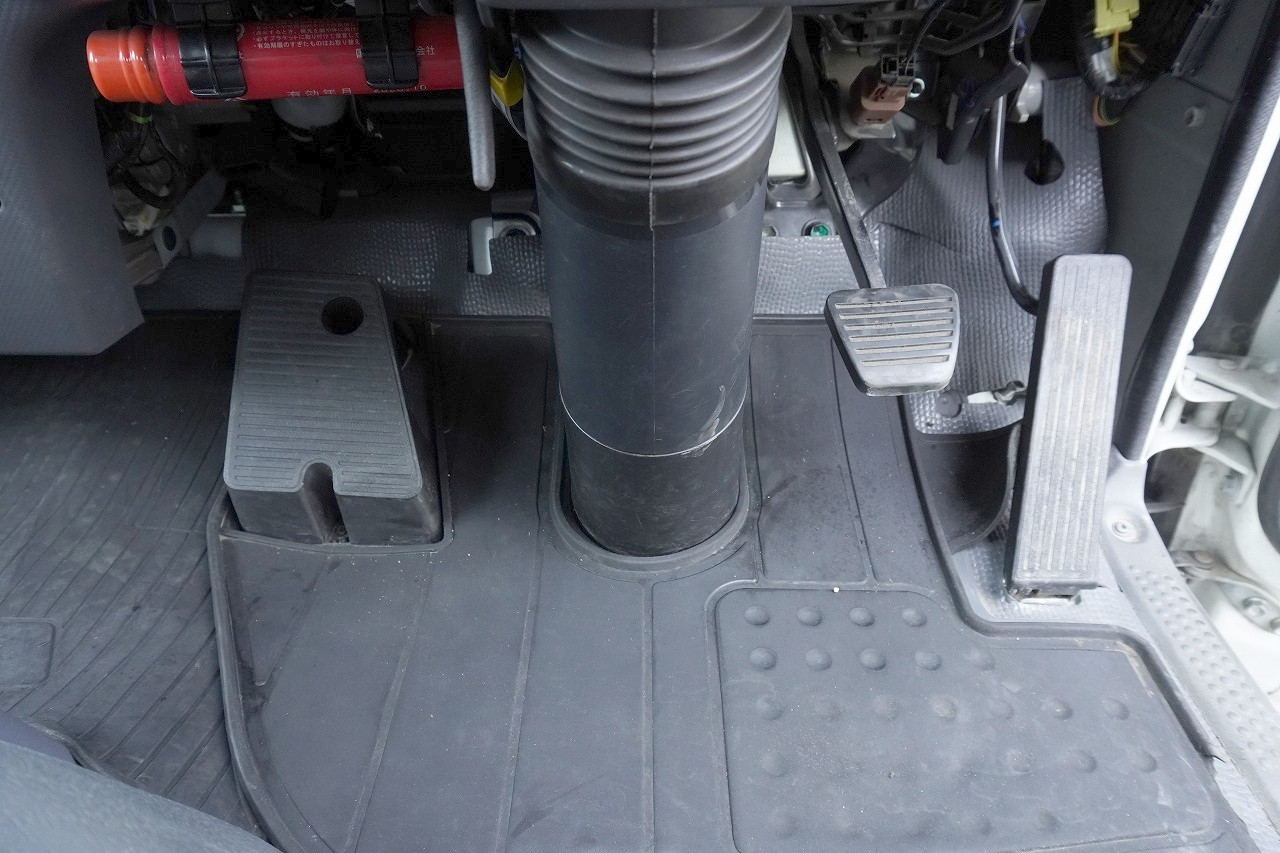 いすゞ エルフ TRG-NJR85A(2WD)の写真43