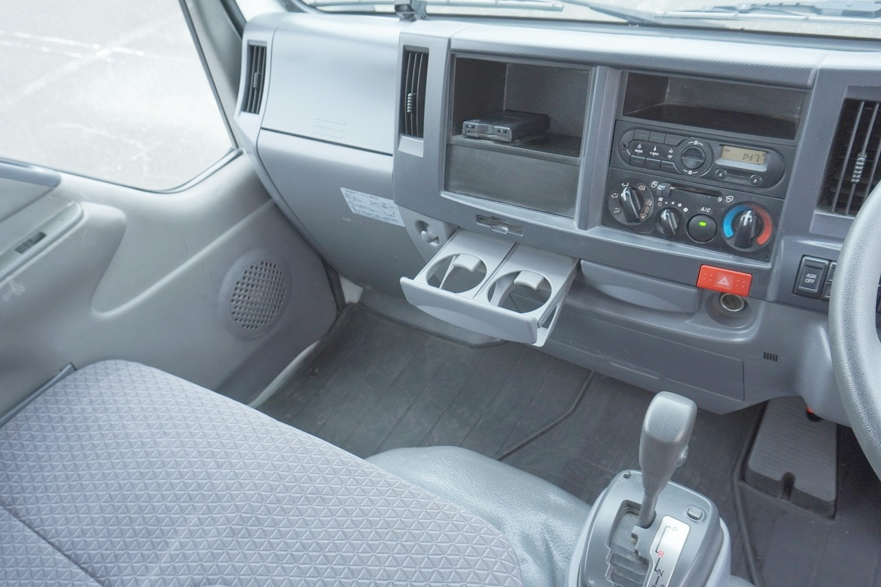 いすゞ エルフ TRG-NJR85A(2WD)の写真44