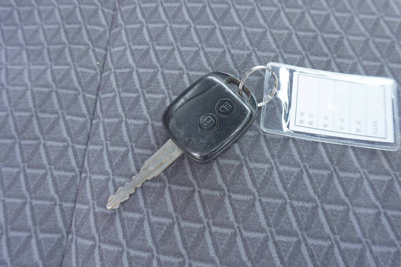 いすゞ エルフ TRG-NJR85A(2WD)の写真50