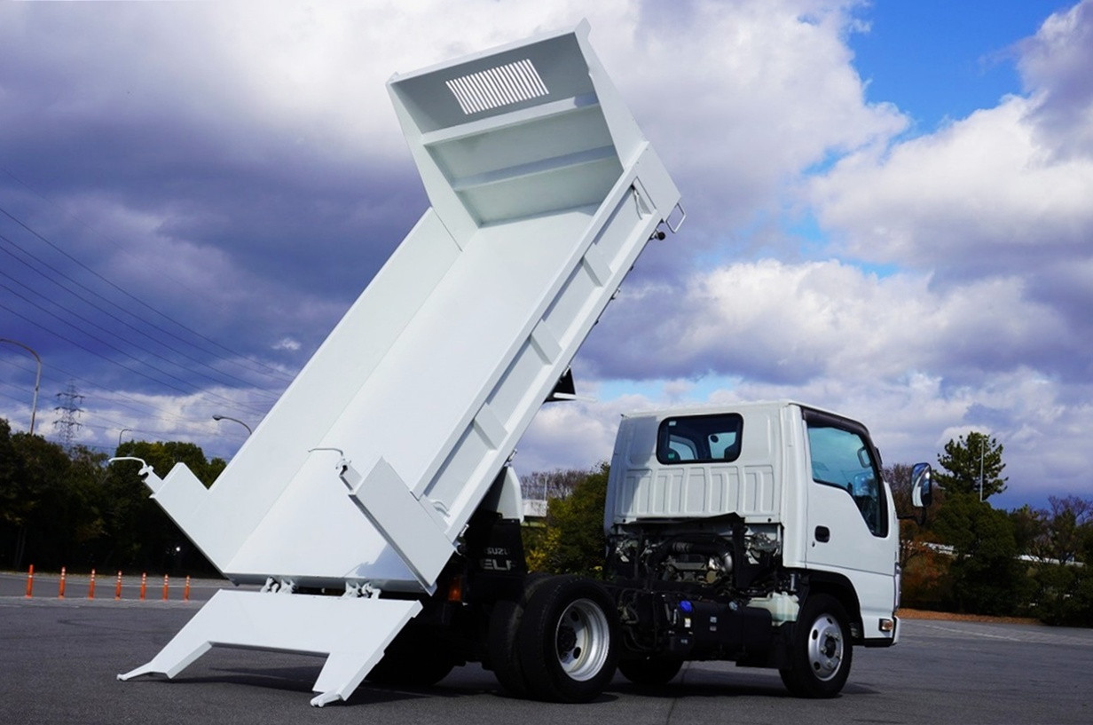 いすゞ エルフ 2RG-NKR88AD(2WD)の写真2