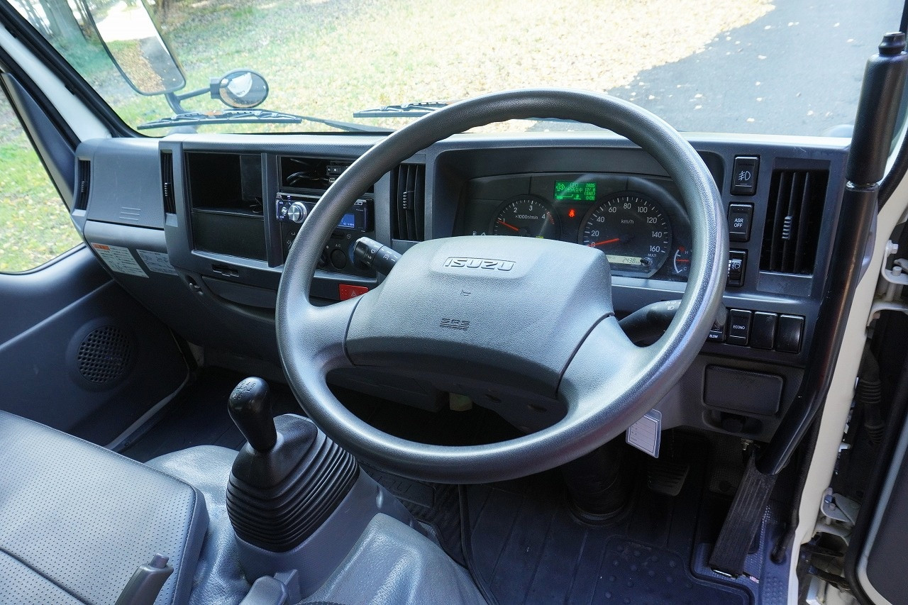 いすゞ エルフ 2RG-NKR88AD(2WD)の写真3