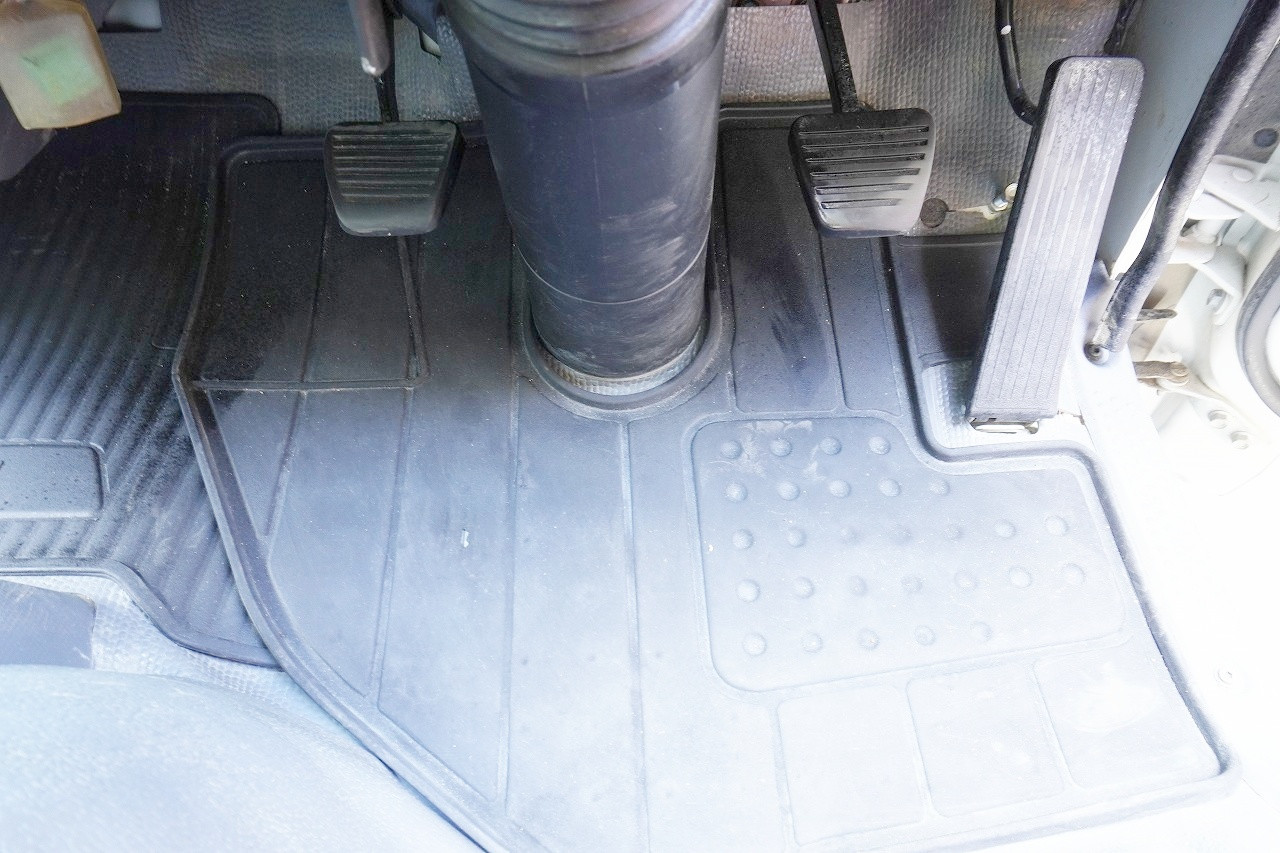 いすゞ エルフ 2RG-NKR88AD(2WD)の写真42