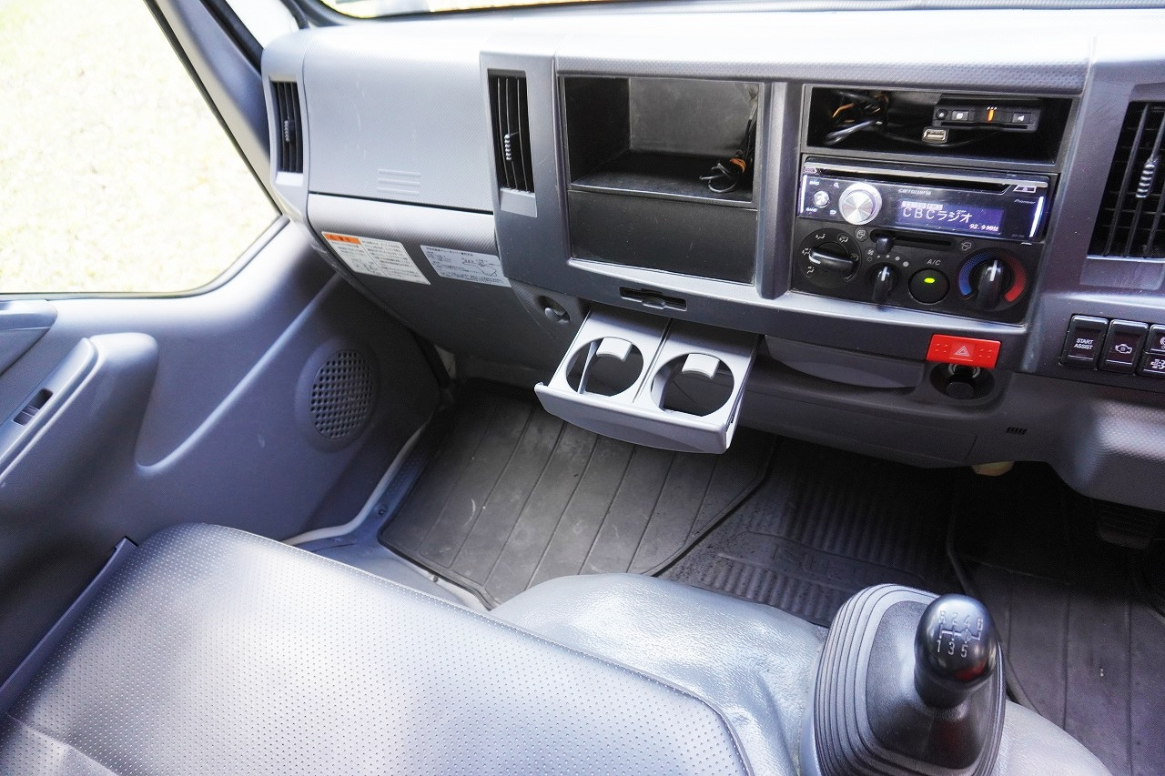 いすゞ エルフ 2RG-NKR88AD(2WD)の写真43