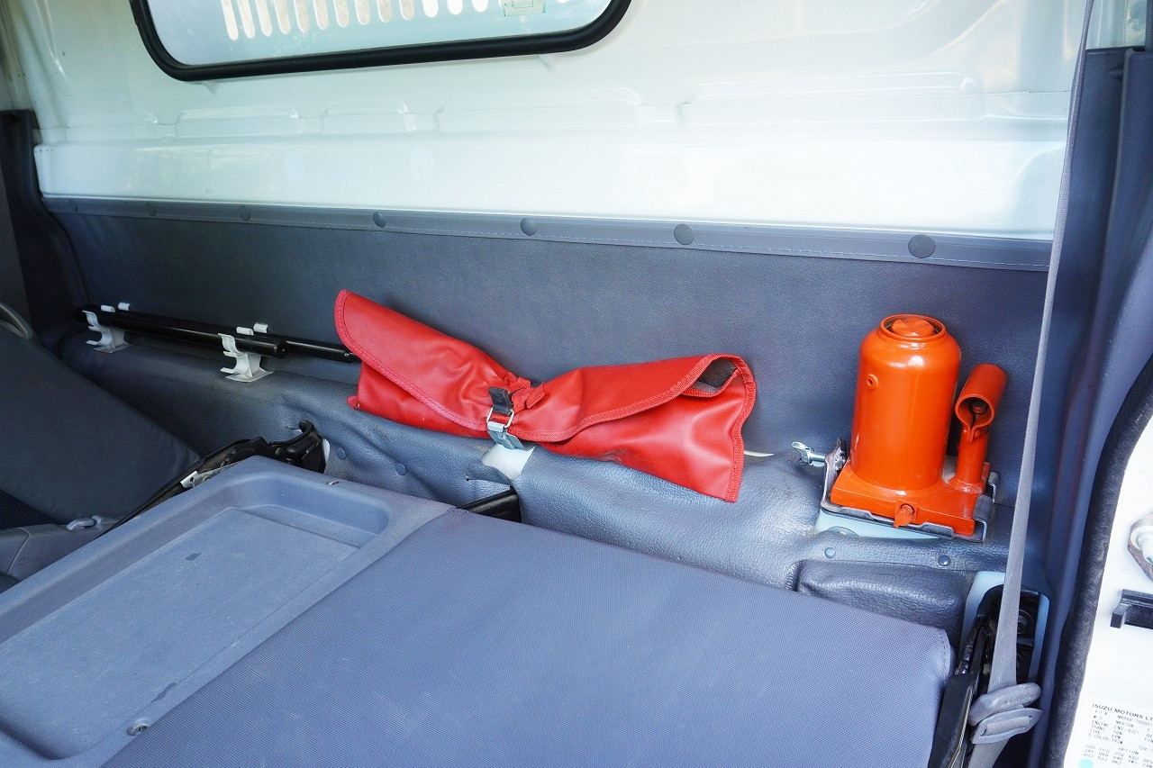 いすゞ エルフ 2RG-NKR88AD(2WD)の写真49