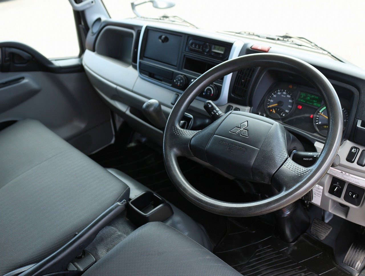三菱 キャンター TPG-FBA60(2WD)の写真3