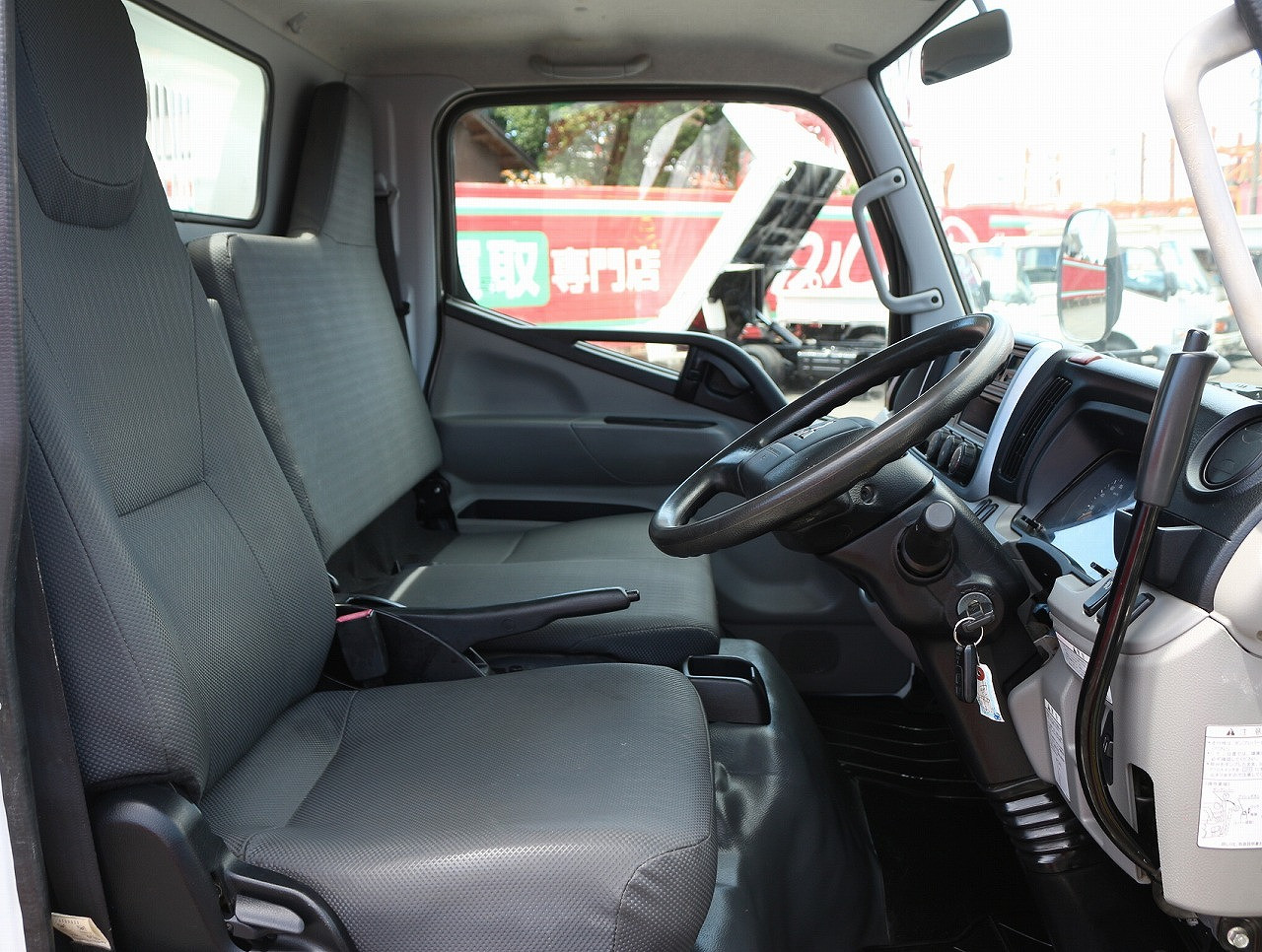 三菱 キャンター TPG-FBA60(2WD)の写真32