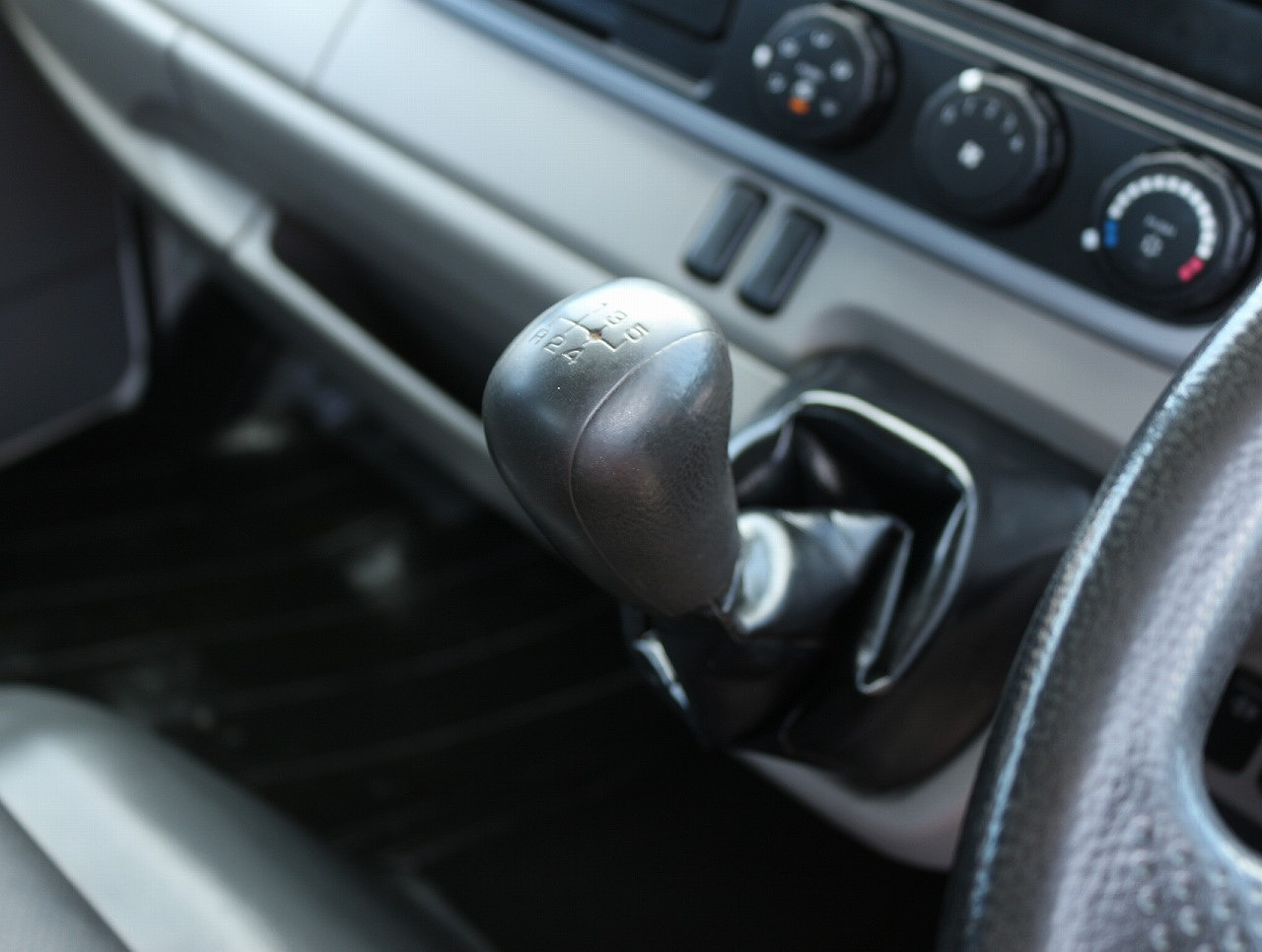 三菱 キャンター TPG-FBA60(2WD)の写真37