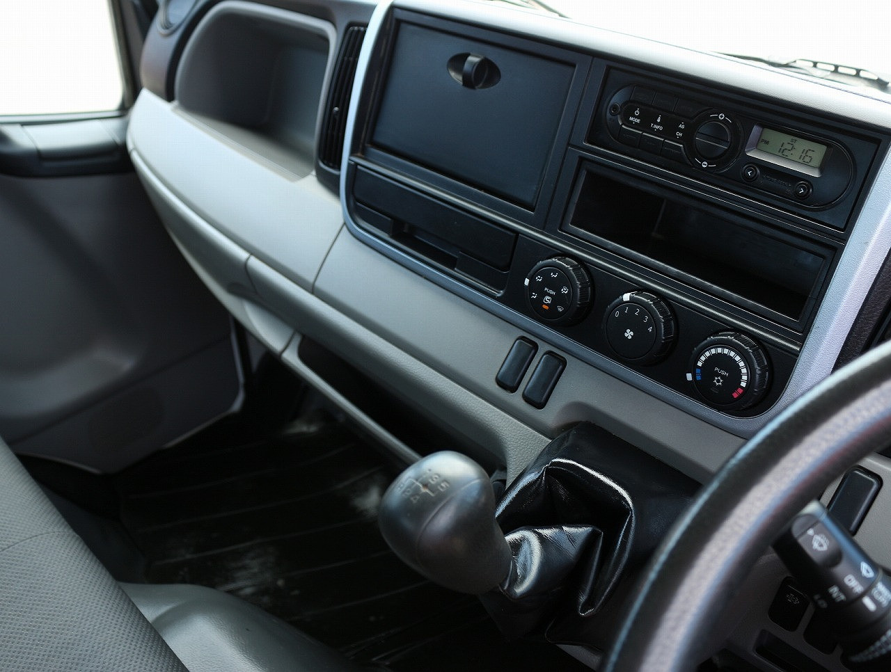 三菱 キャンター TPG-FBA60(2WD)の写真40