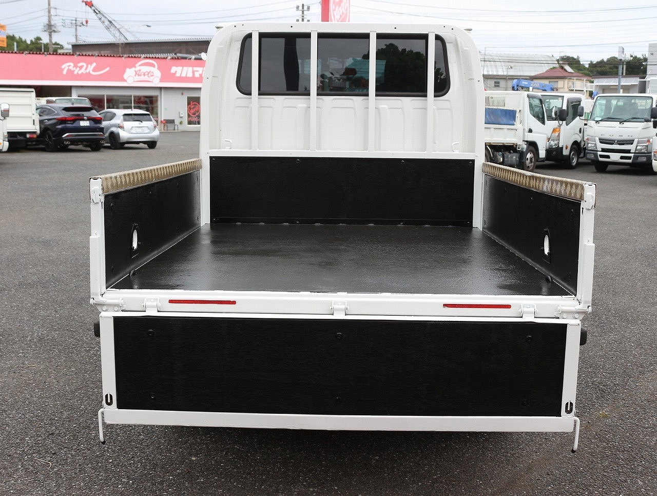 いすゞ エルフ TRG-NJR85A(2WD)の写真9