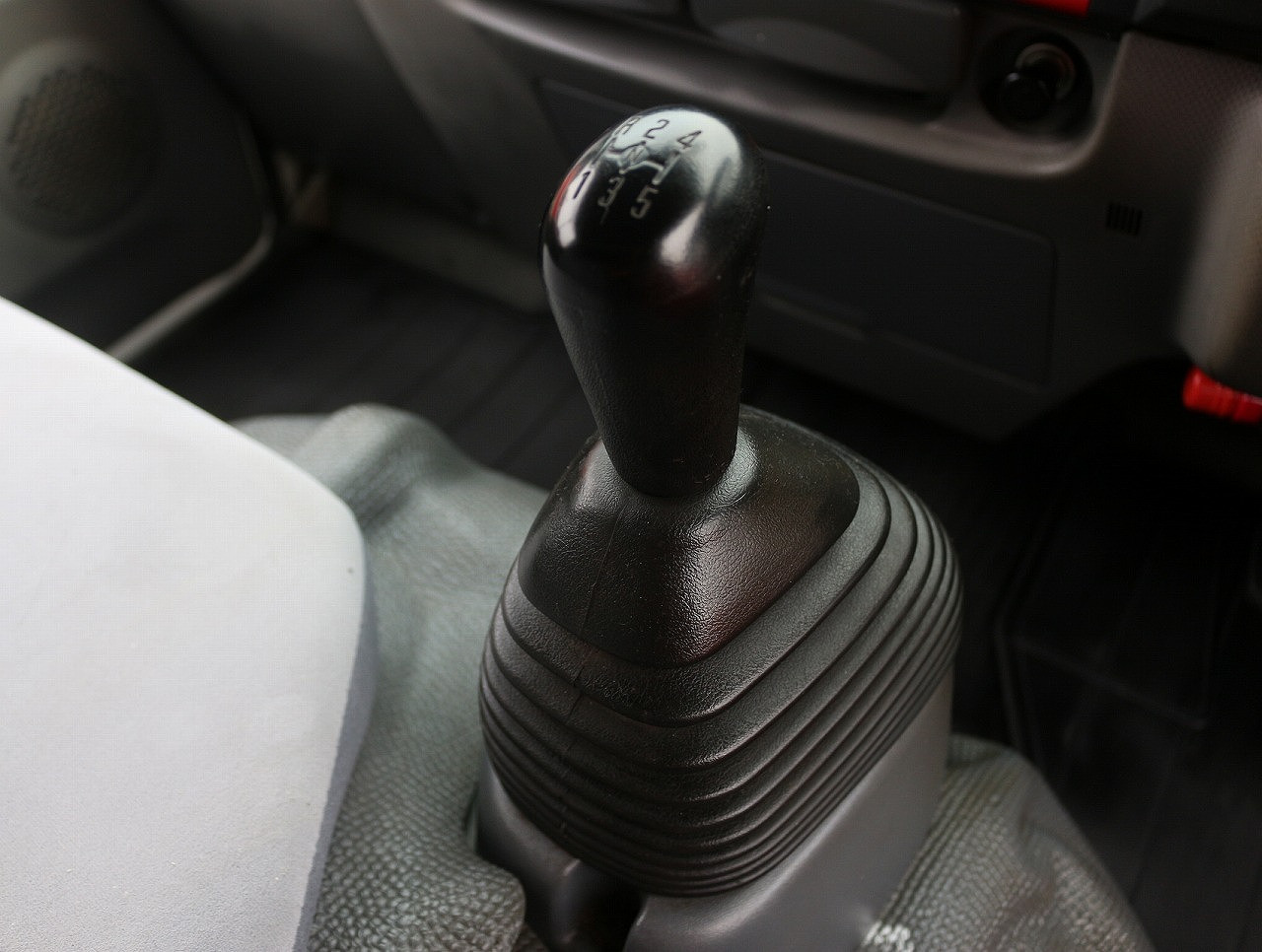 いすゞ エルフ TRG-NJR85A(2WD)の写真31