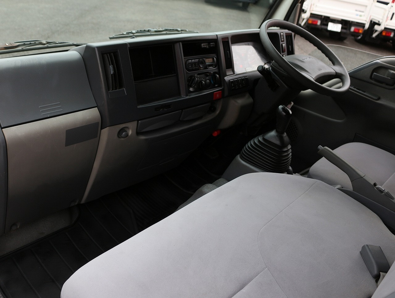 いすゞ エルフ TRG-NJR85A(2WD)の写真36