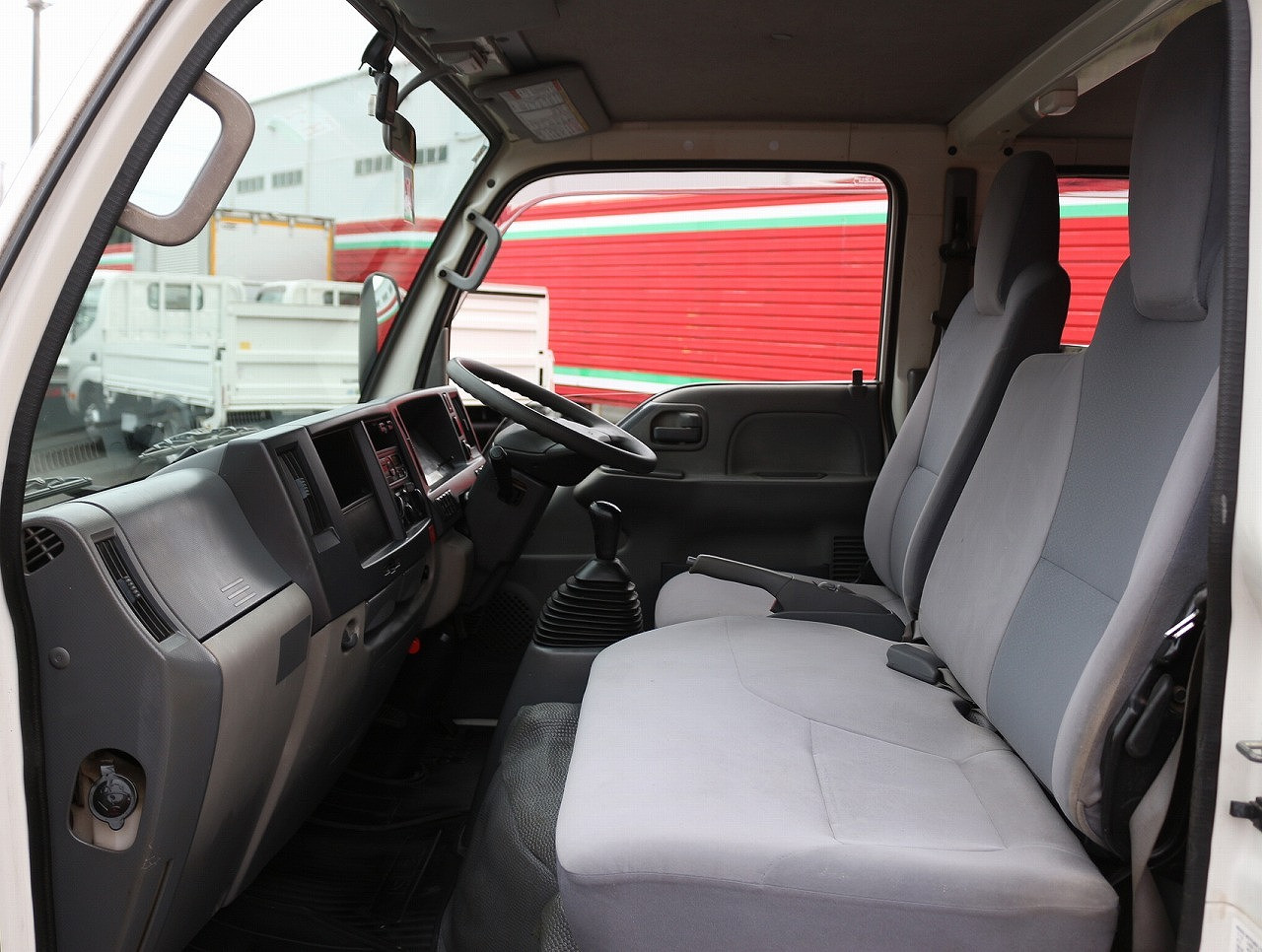 いすゞ エルフ TRG-NJR85A(2WD)の写真37