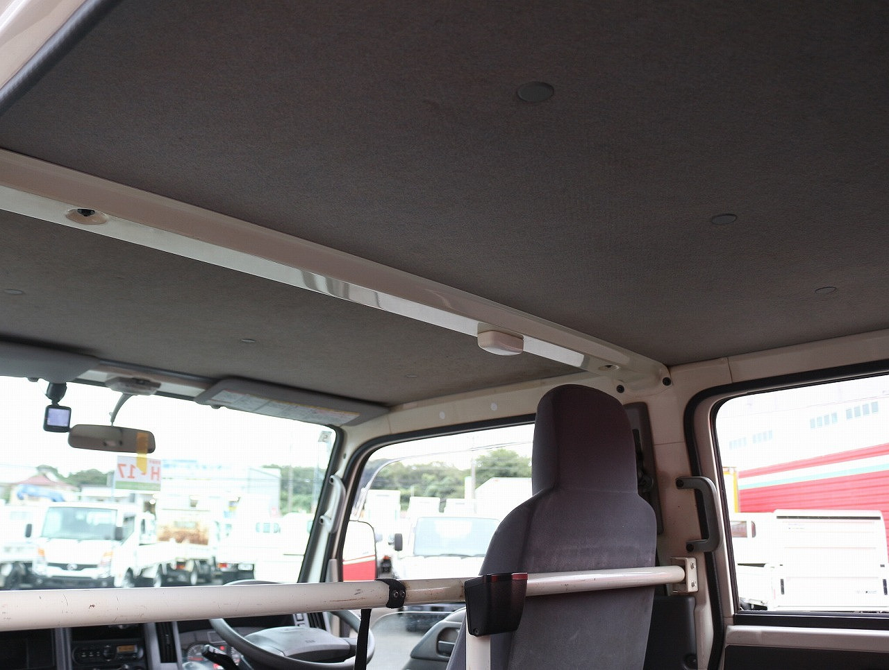 いすゞ エルフ TRG-NJR85A(2WD)の写真39