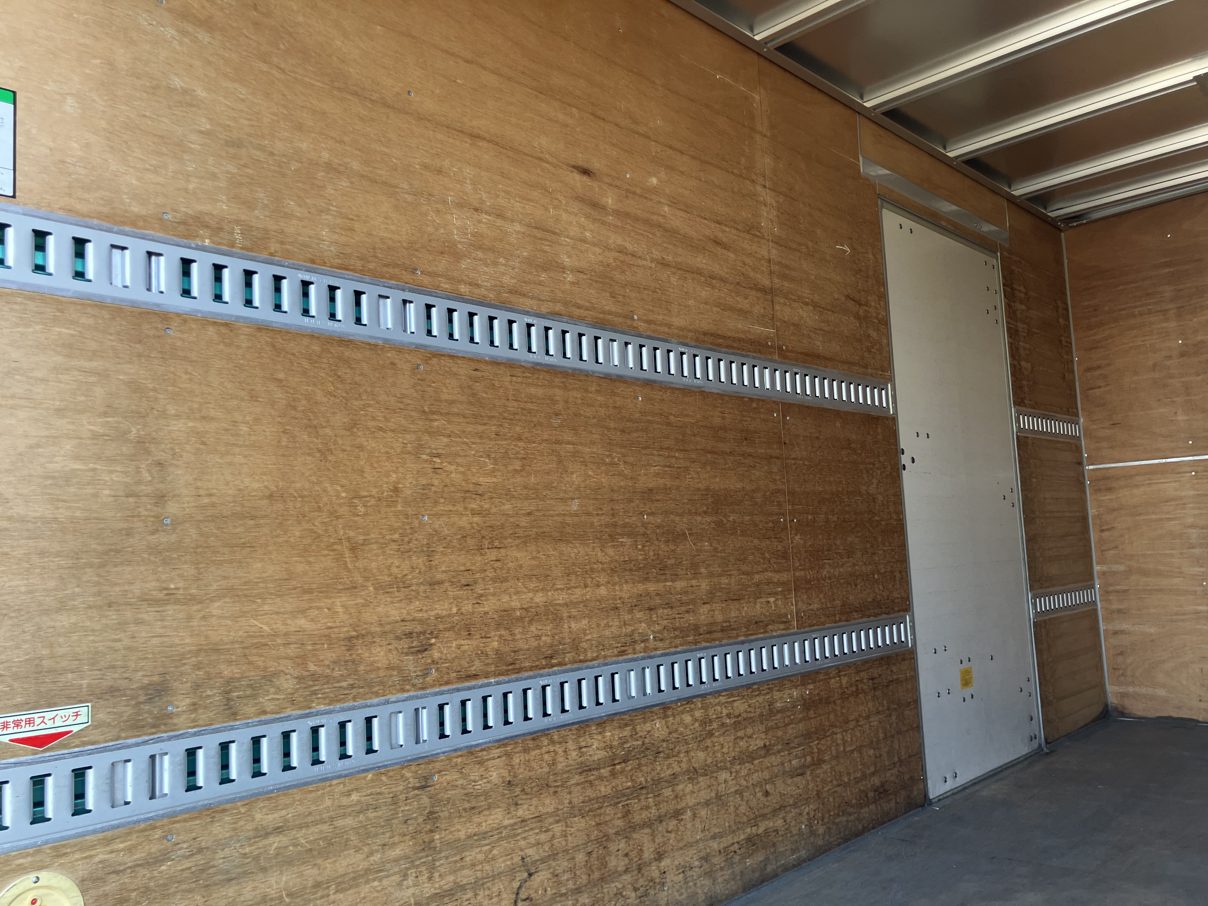 いすゞ エルフ TPG-NLR85AN(2WD)の写真22