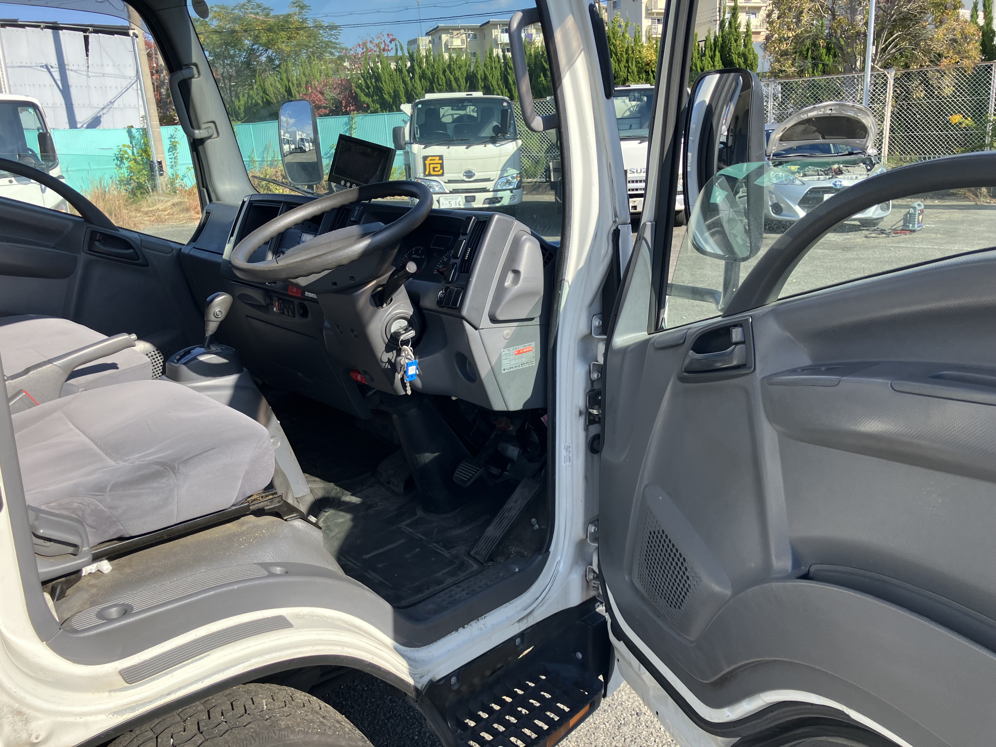 いすゞ エルフ TPG-NLR85AN(2WD)の写真25