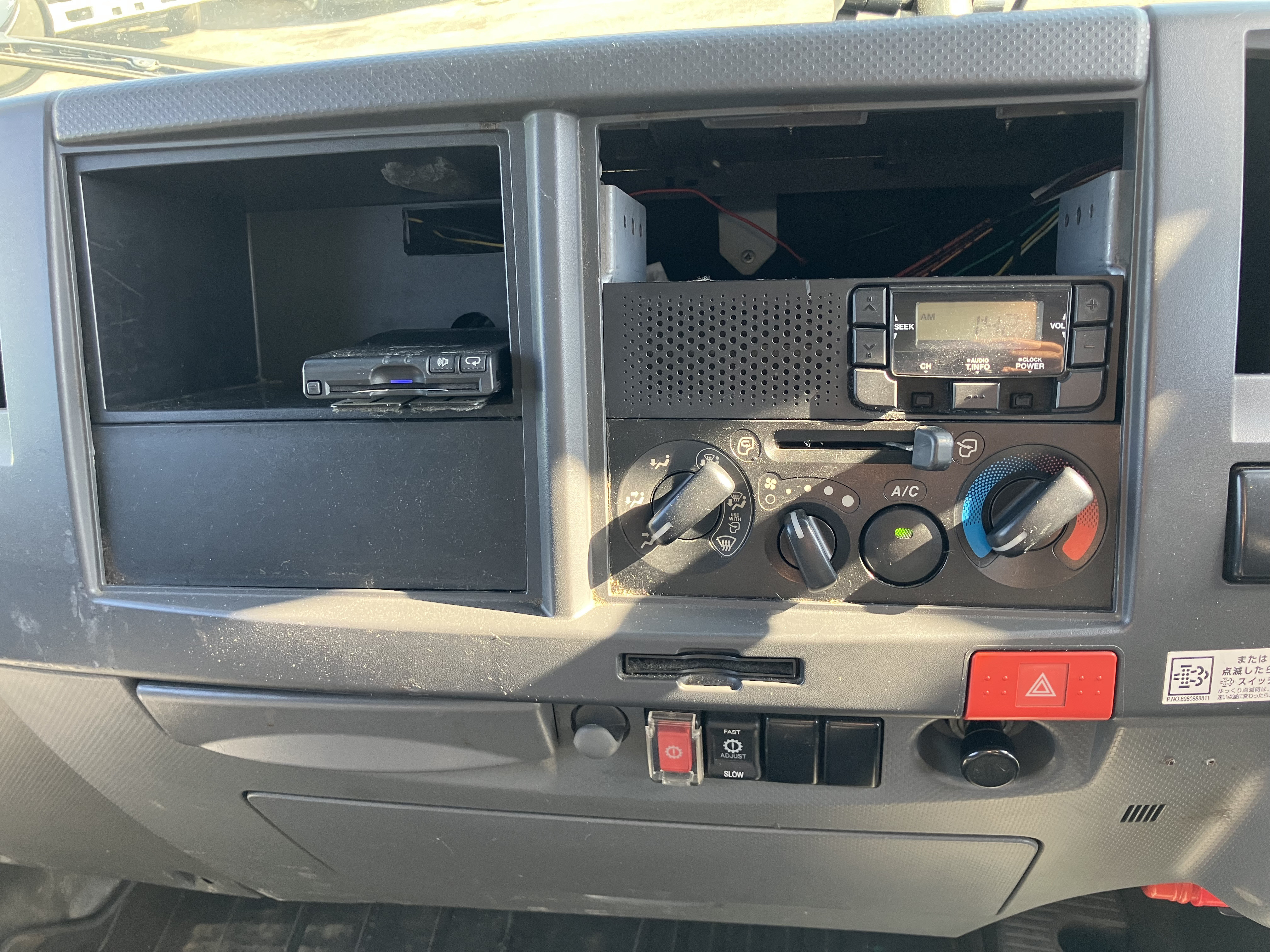 いすゞ エルフ TPG-NLR85AN(2WD)の写真36