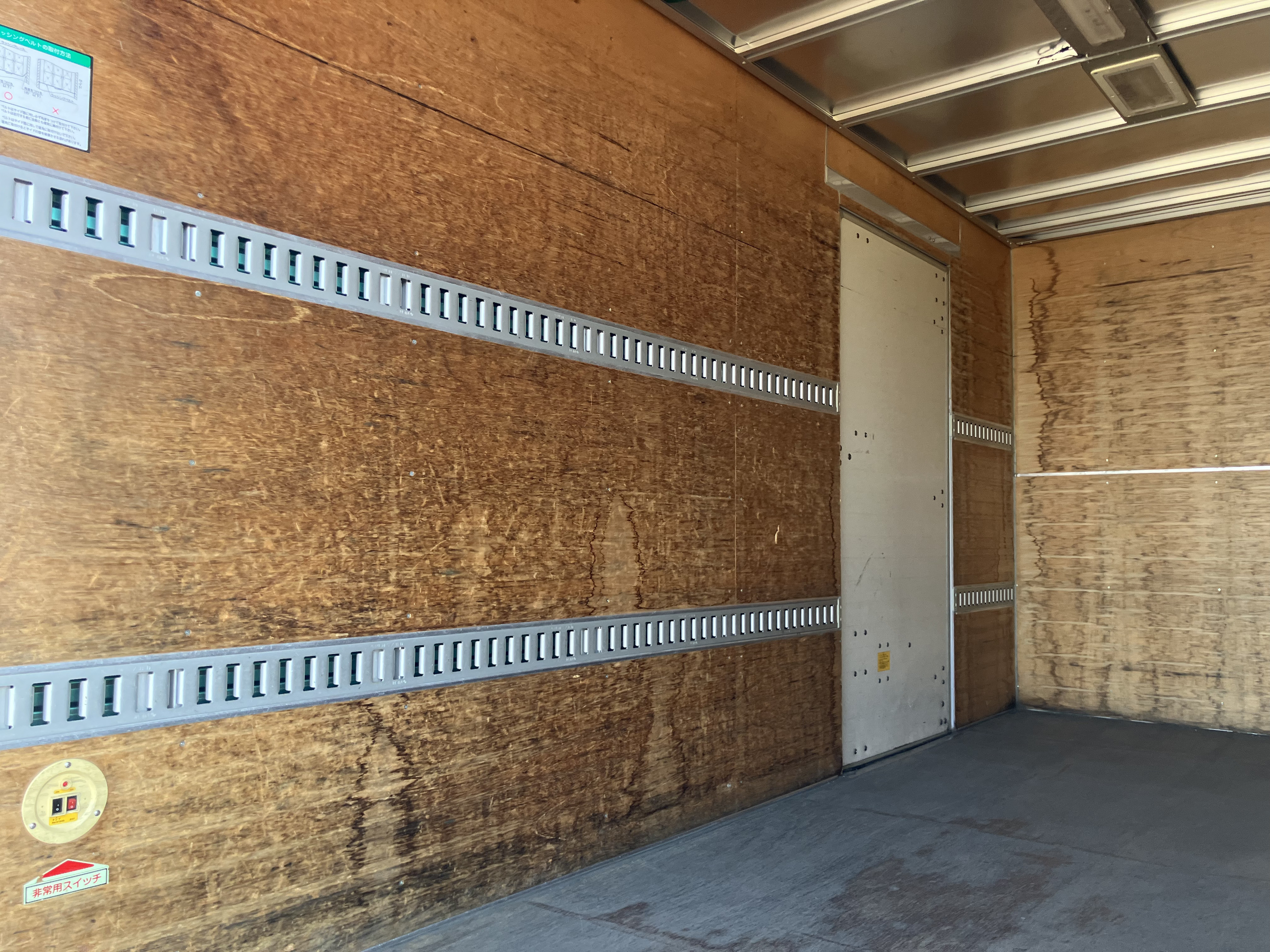 いすゞ エルフ TKG-NLR85AN(2WD)の写真26